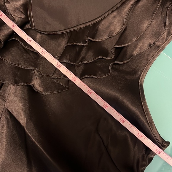 New York and Company, black silky, sleeveless top, ruffle front, side zip - Picture 9 of 10